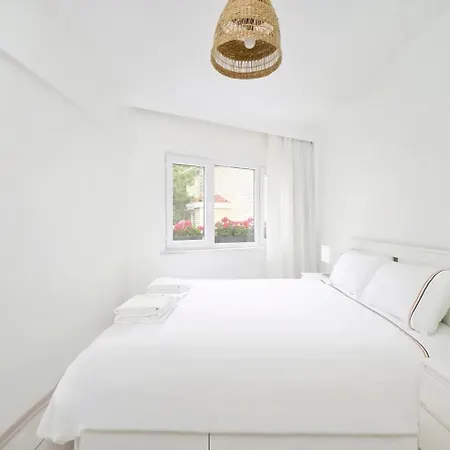 Bright Modern New 1bed1bath Hidden Gem Bebek! #78 Daire İstanbul