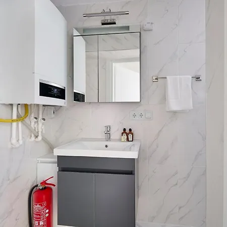 Bright Modern New 1bed1bath Hidden Gem Bebek! #78 Apartman