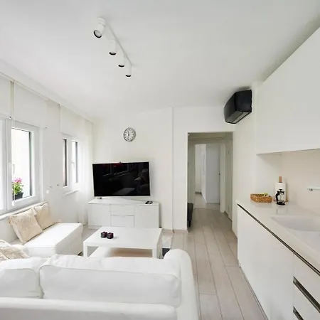 Bright Modern New 1bed1bath Hidden Gem Bebek! #78 *